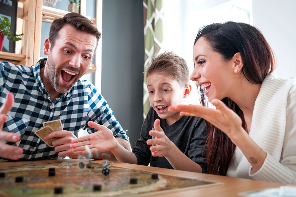 Настільні ігри для сім’ї: радість спілкування та розумова активність