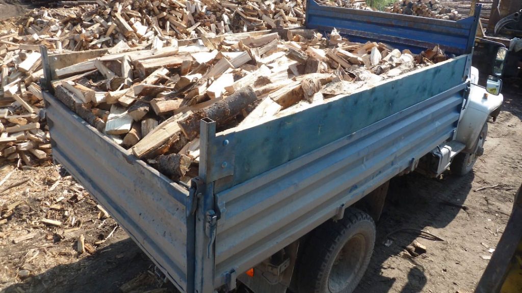 Сколько помещается дров в кузове машины?